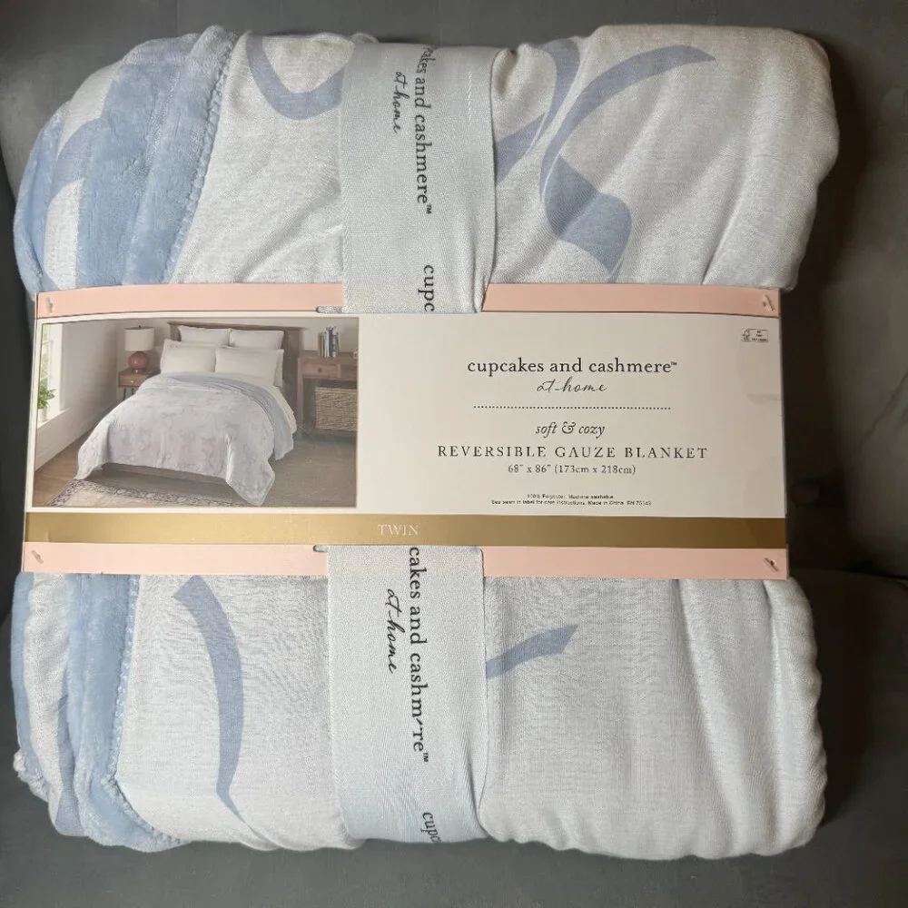 Cupcakes & Cashmere Blue &‎ White Bow Reversible Gauze Blanket 68